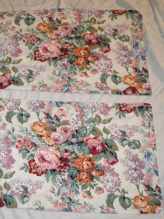 Ralph Lauren Allison Multi Floral Ruffled Standard Pillowcases Set (2) USA - Picture 2 of 10